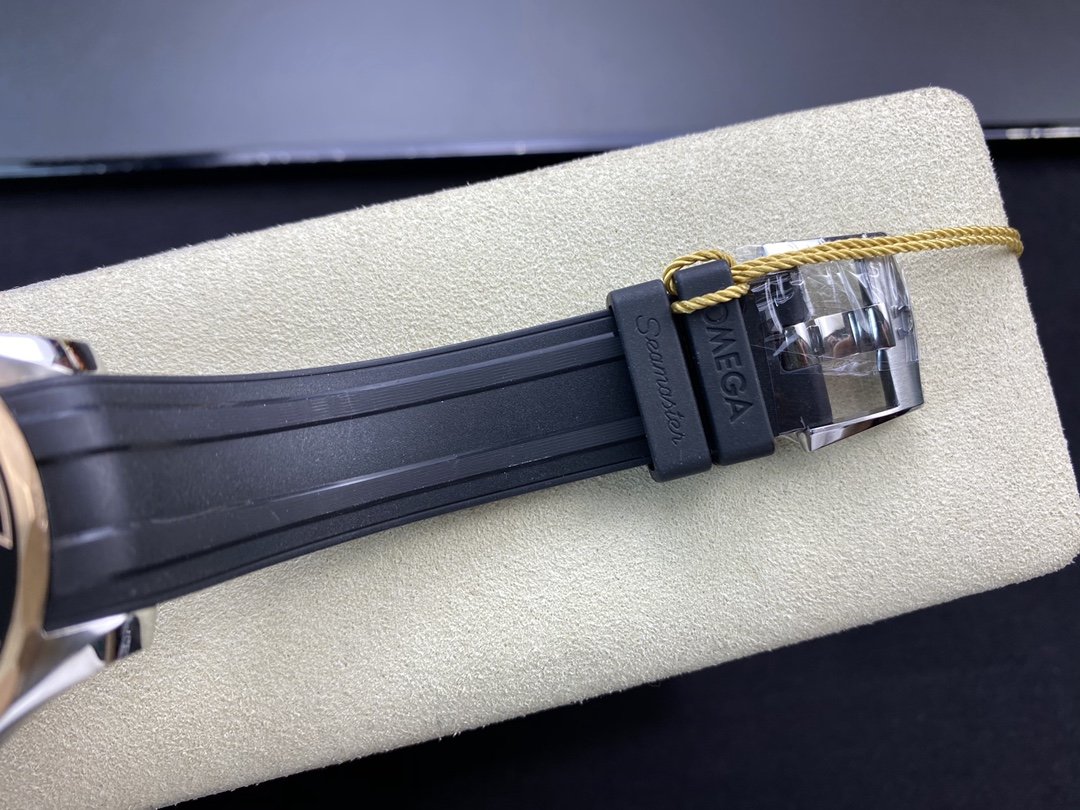 VS 高仿歐米茄 海馬300M間玫金黑麵 8800機芯複刻手錶