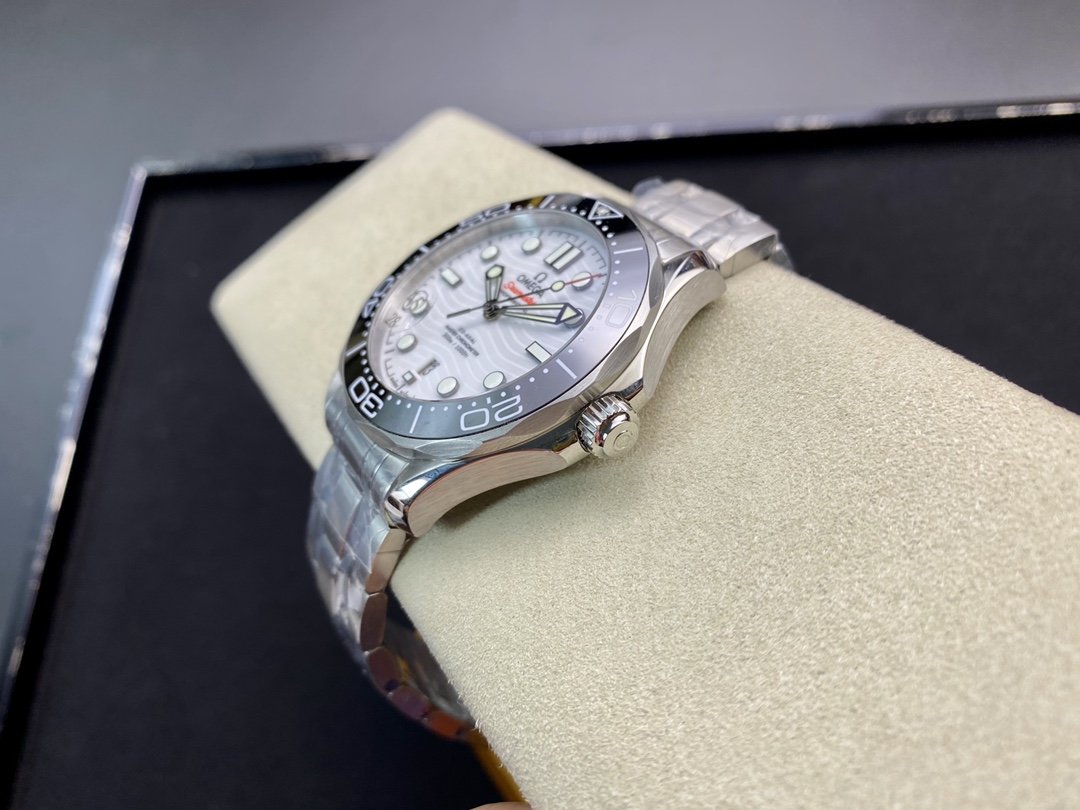 VS廠歐米茄波浪紋海馬300米42MM8800機芯高仿手錶