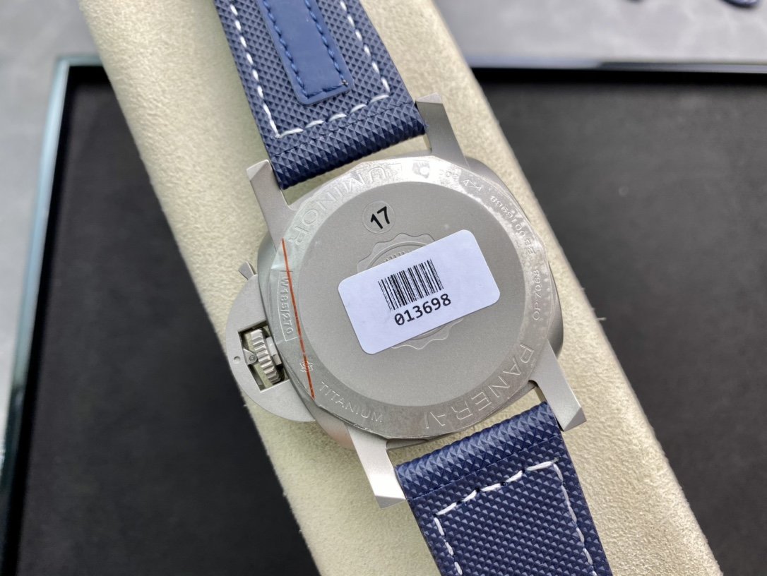 VS廠沛納海44MM “超級夜光”PAM1117 鏤空三文治超級夜光錶盤複刻手錶