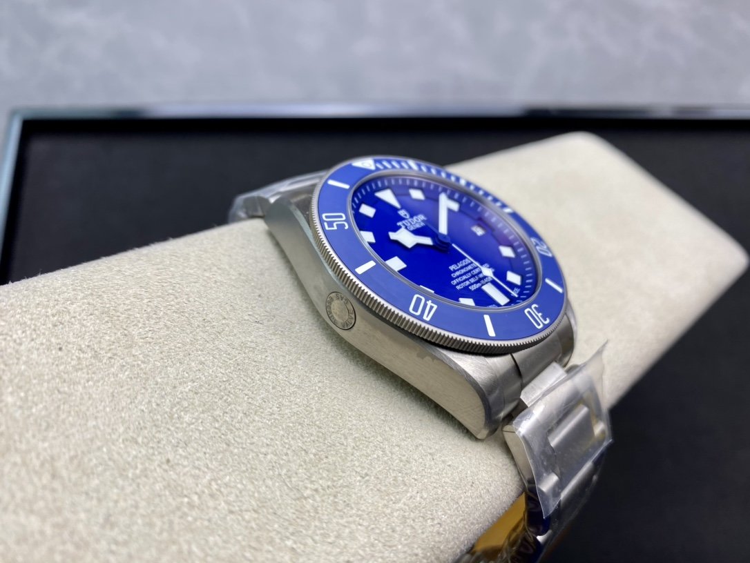 小貝同款XF廠致敬經典傳奇－帝舵/帝陀領潛型藍色戰斧高仿手錶