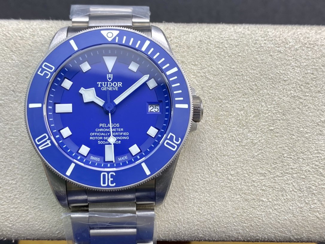 小貝同款XF廠致敬經典傳奇－帝舵/帝陀領潛型藍色戰斧高仿手錶