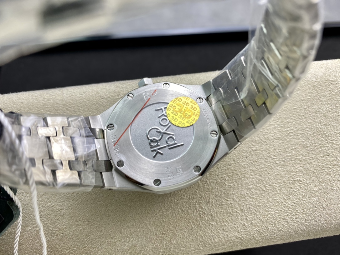 OM廠手錶高仿愛彼女表皇家橡樹系列“霜金”腕表型號：67653OR.GG.1263OR.01仿表