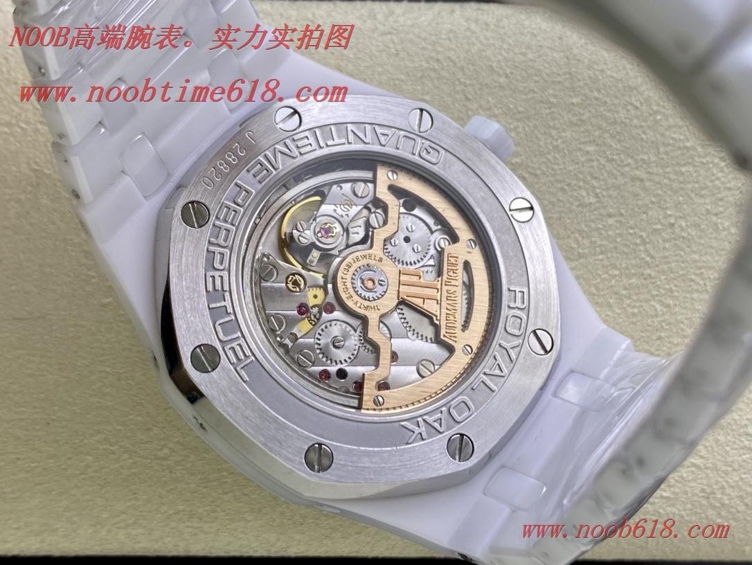 改裝手錶,愛彼AP26579白陶瓷皇家橡樹系列在“Grande Tapisserie”大格紋裝飾錶盤上精仿手錶